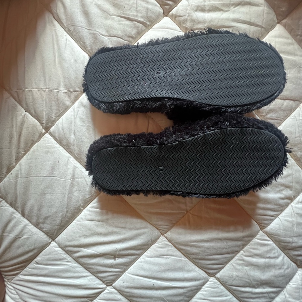 Fabletics Fuzzy Wuzzy Size 10 Slippers - image 2